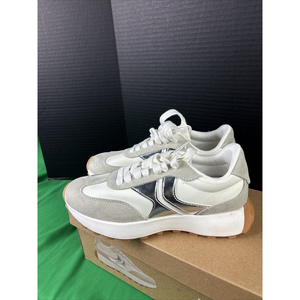 Steve Madden Women's Athletic Jogger Sneaker Size 8 Taupe/Silver - Picture 7 of 7